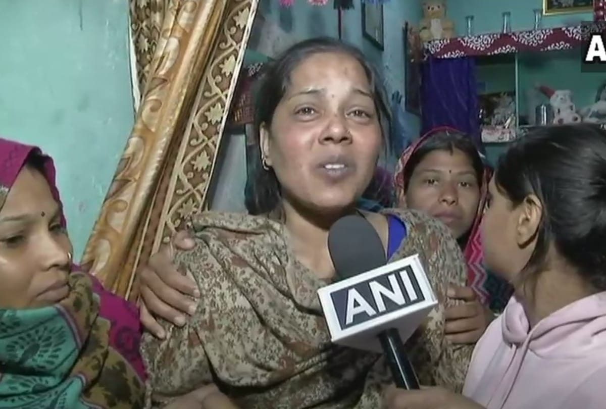 mother of man who died of wire in barricade is asking for justice his relative alleges delhi police