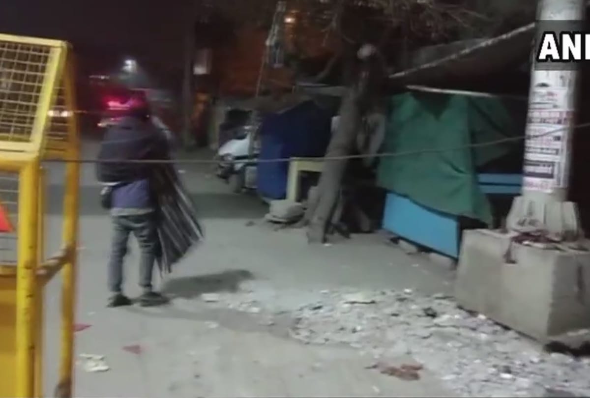 mother of man who died of wire in barricade is asking for justice his relative alleges delhi police