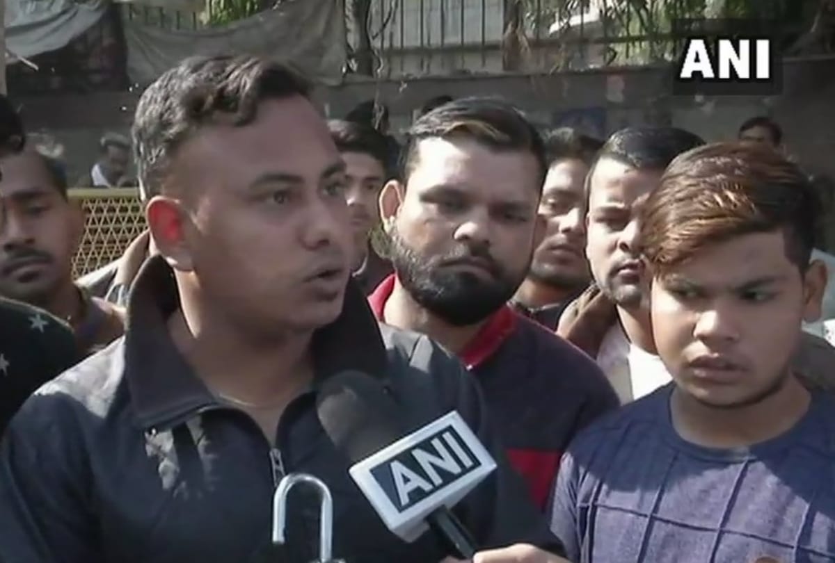 mother of man who died of wire in barricade is asking for justice his relative alleges delhi police