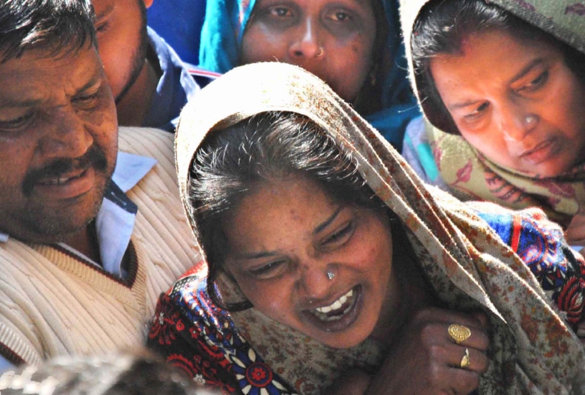 death of abhishek from barricade in delhi: know full details of this case in five points