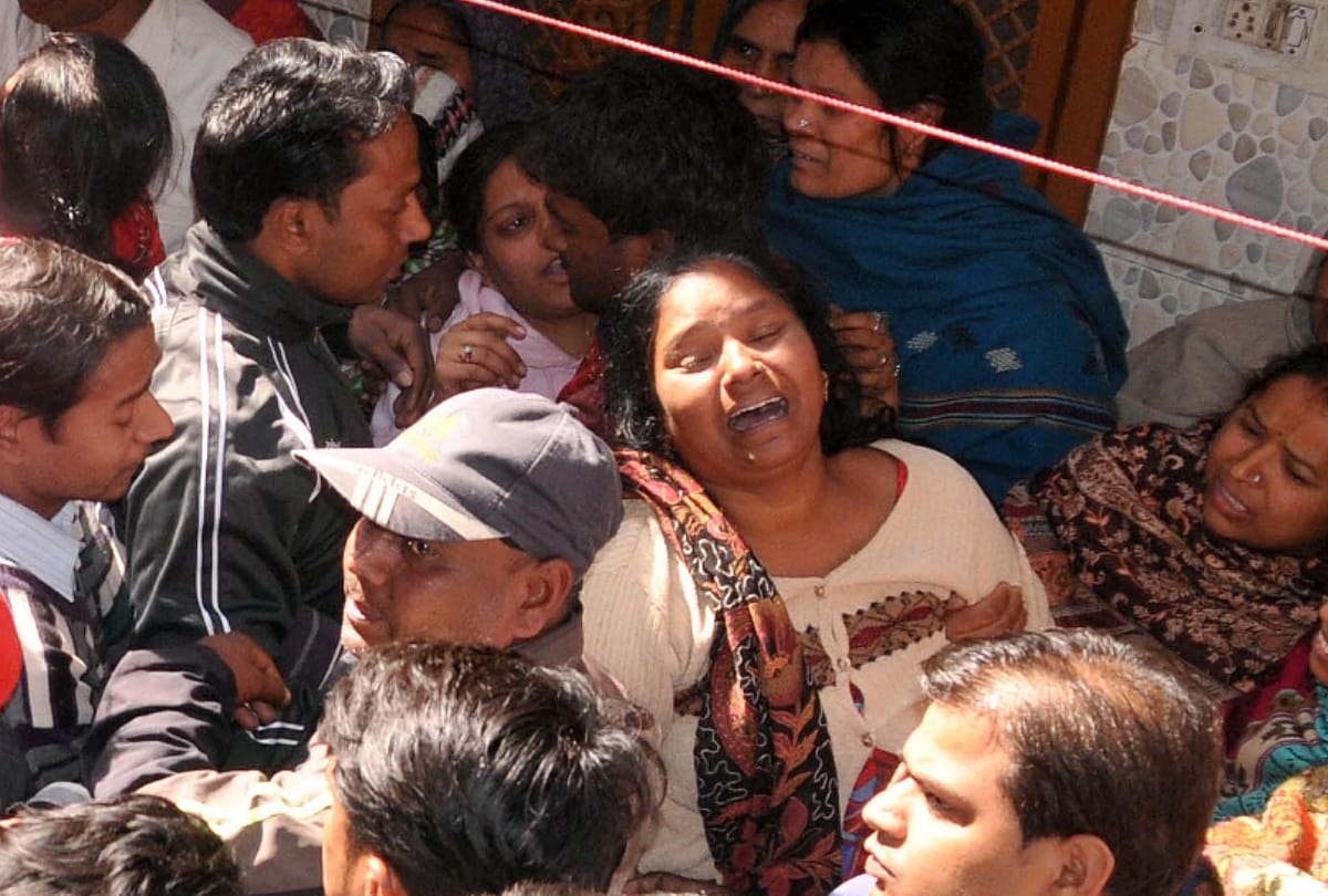 death of abhishek from barricade in delhi: know full details of this case in five points