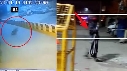 NETAJI SUBHASH PLACE DELHI POLICE BARRICADE WIRE CLAIMS LIFE OF 21 YEAR OLD BIKER  