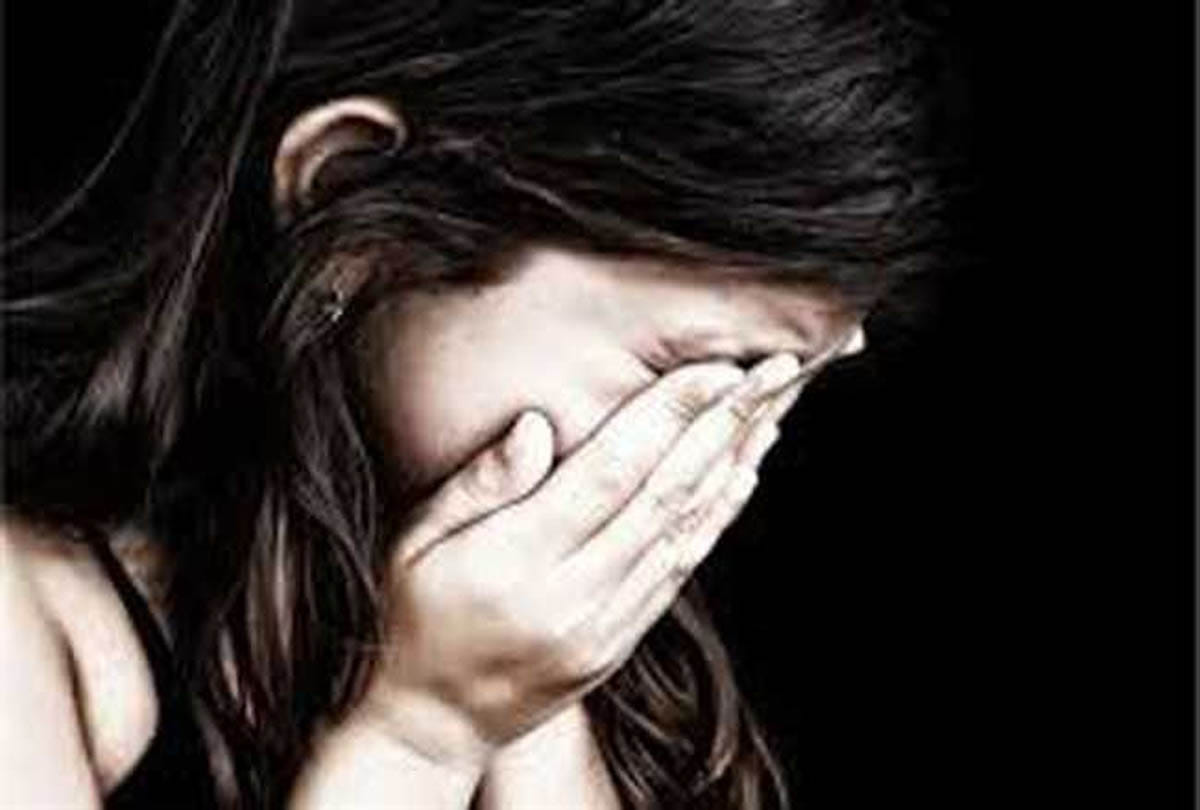 girl raped dragging in bushes