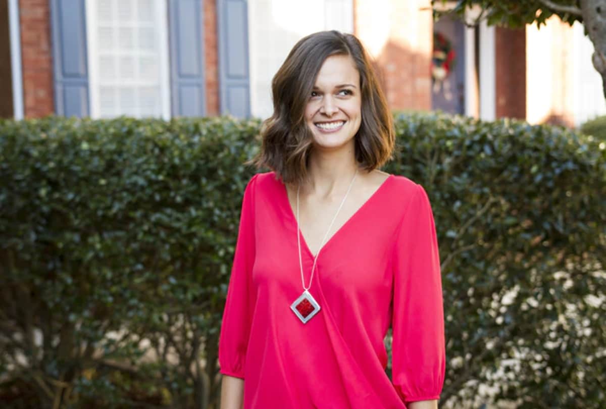 style tips to look slimmer with accessories
