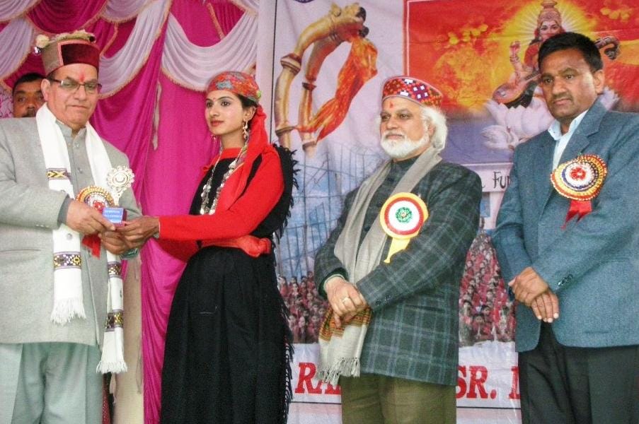 शिक्षा मंत्री ने नवाजे रामपुर कन्या स्कूल के मेधावी