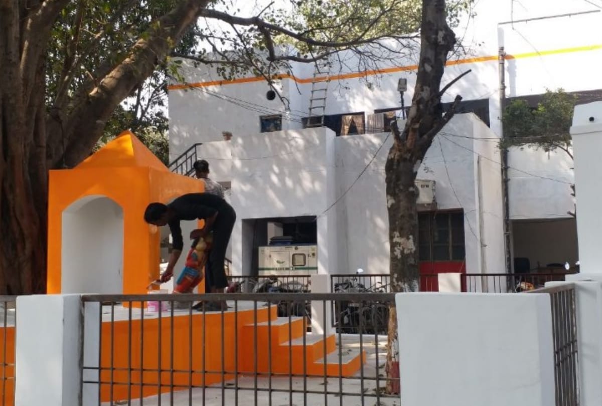 gomti nagar police station painted with saffron colour