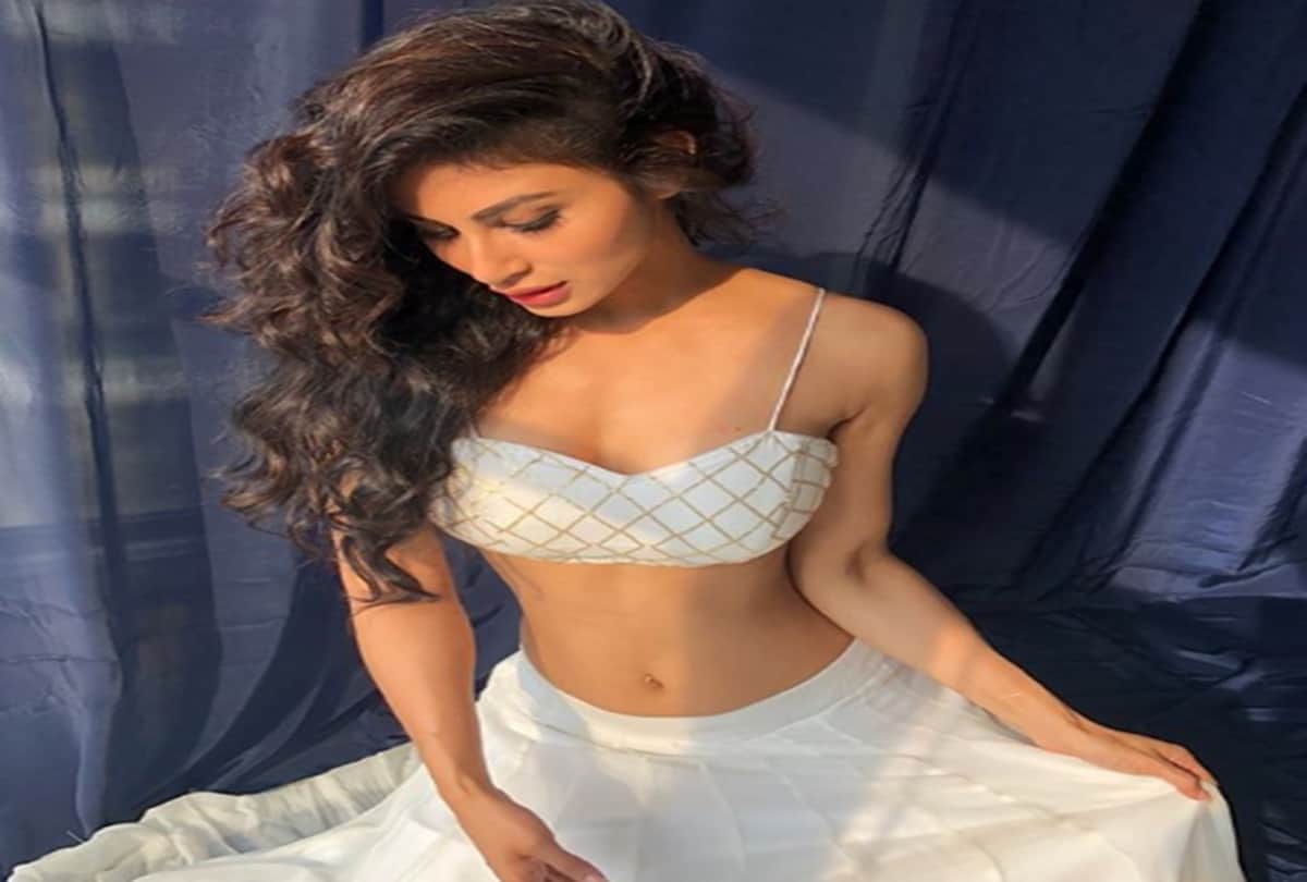 tv actress Mouni Roy fans got worried after seen her on wheelchair