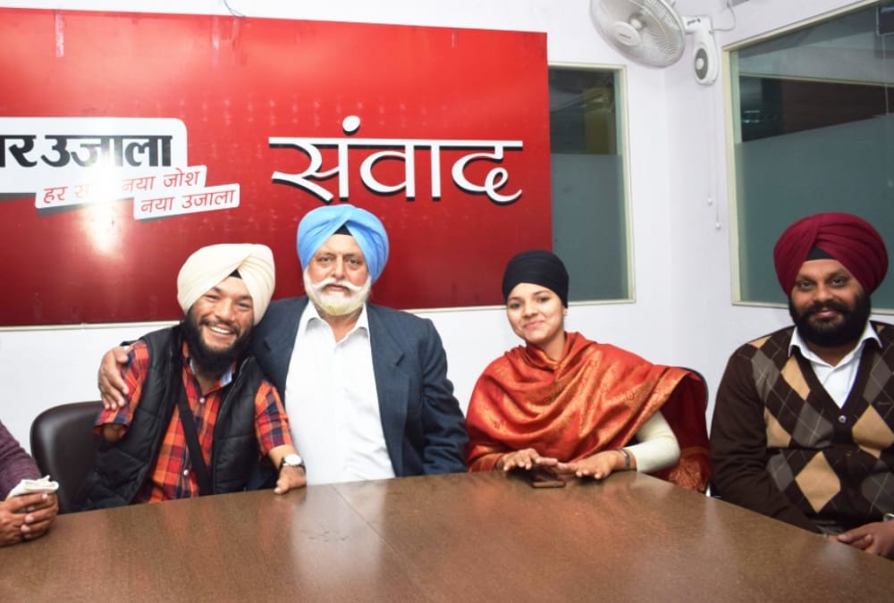 Kulbir Singh Chauhan gives 4 lacks to Paralympic cyclist Jagvinder Singh