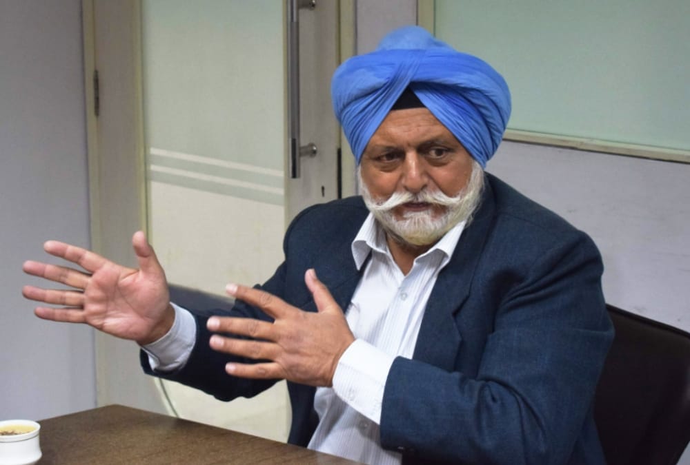 Kulbir Singh Chauhan gives 4 lacks to Paralympic cyclist Jagvinder Singh