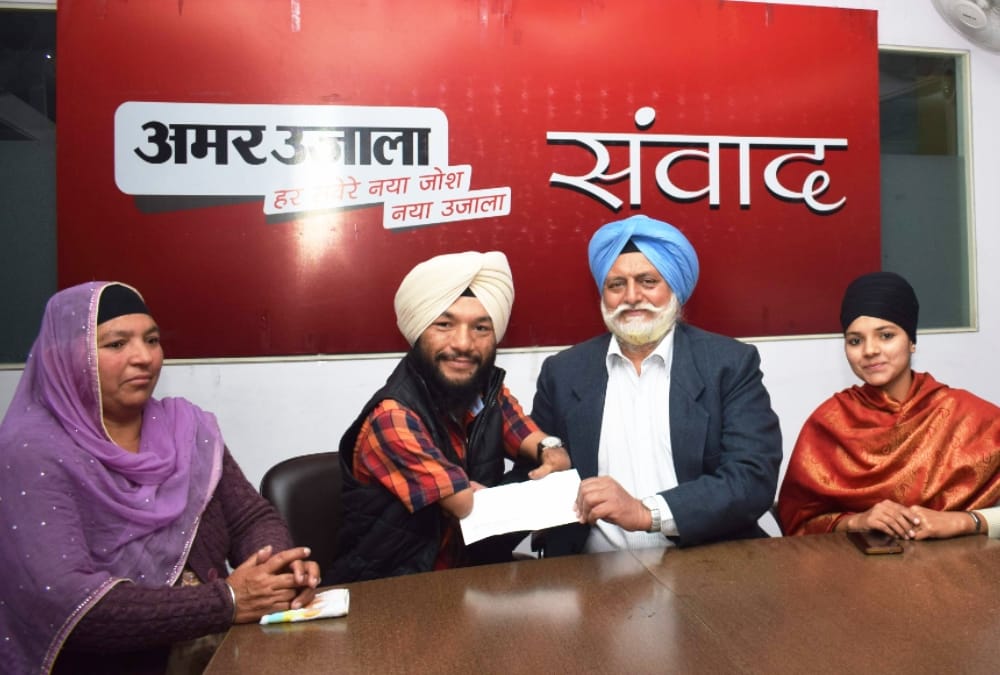 Kulbir Singh Chauhan gives 4 lacks to Paralympic cyclist Jagvinder Singh