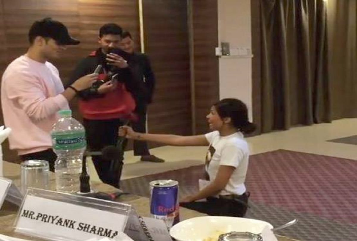 a female fan propose to bigg boss ex contestant priyank sharma 