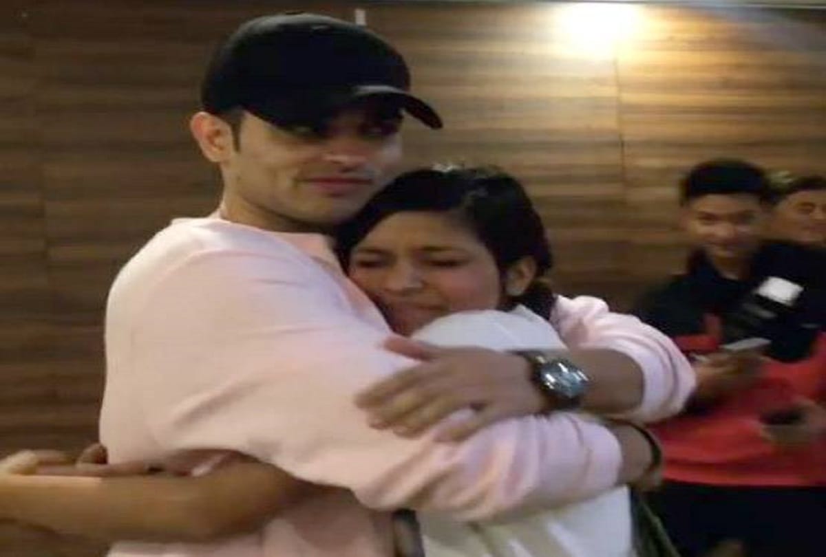Big boss11 contestant priyank sharmas fan did something that he hugs her with tears 