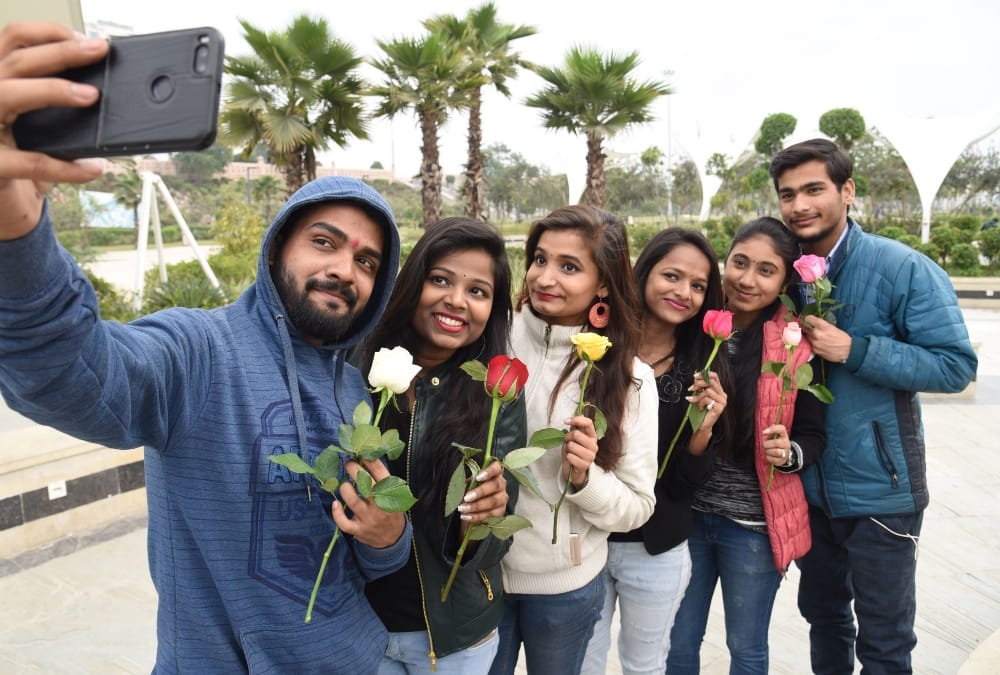 rose day celebration in lucknow.