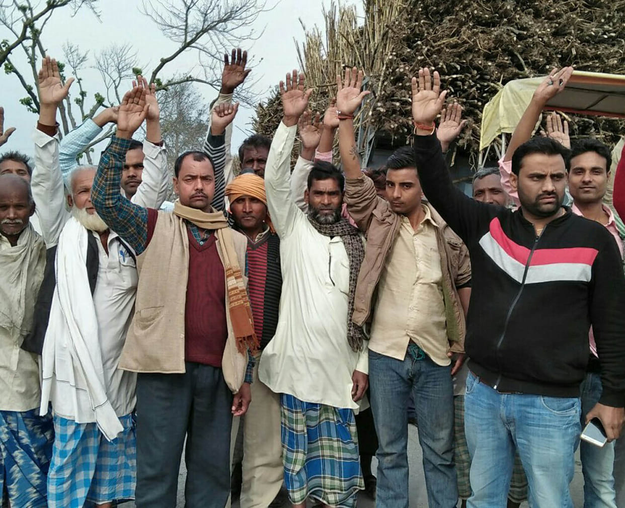The sugarcane farmers performed the demonstration. Rural.