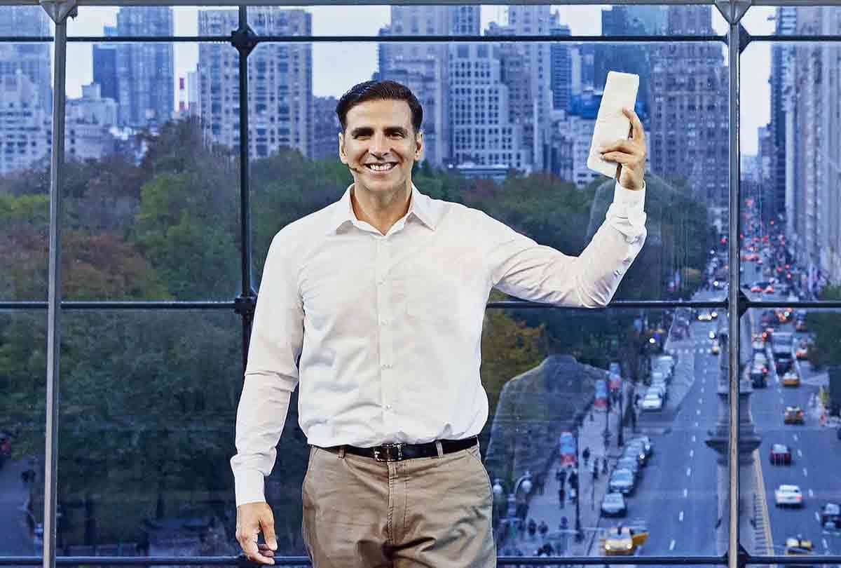 akshay kumar plays badminton after sanitary napkin challenge video goes viral
