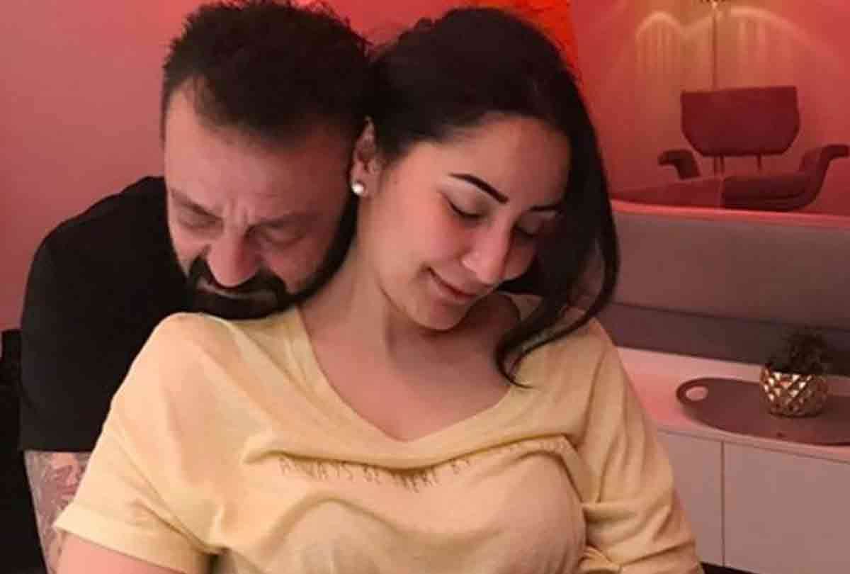 sanjay dutt and manyata dutt partying for completing 10 years of marriage
