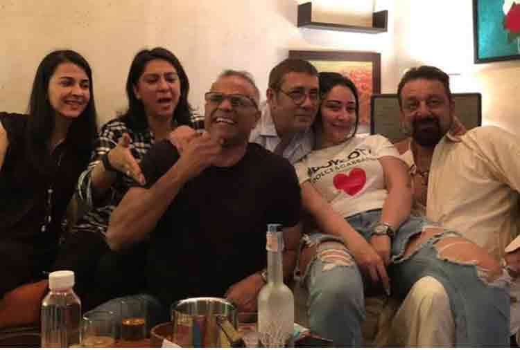 sanjay dutt and manyata dutt partying for completing 10 years of marriage