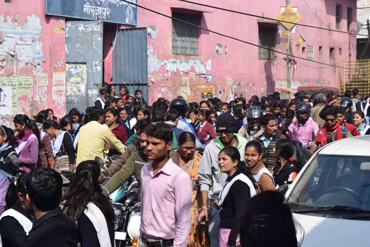 केंद्रों पर दिखी सख्ती, 5970 छात्रों ने छोड़ी हिंदी परीक्षा