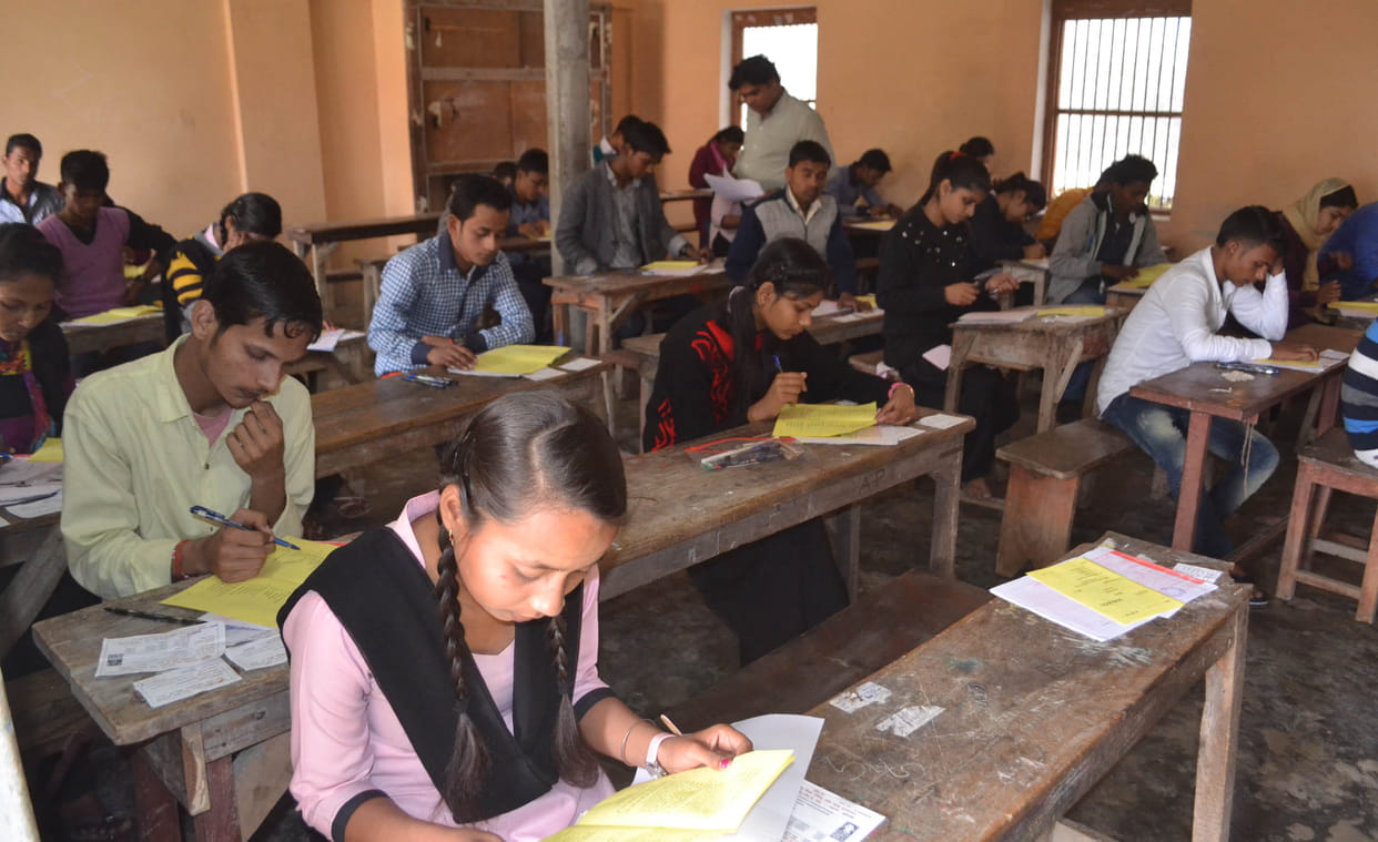 319 छात्रों ने छोड़ी बोर्ड परीक्षा, तीन छात्र रस्टिकेट