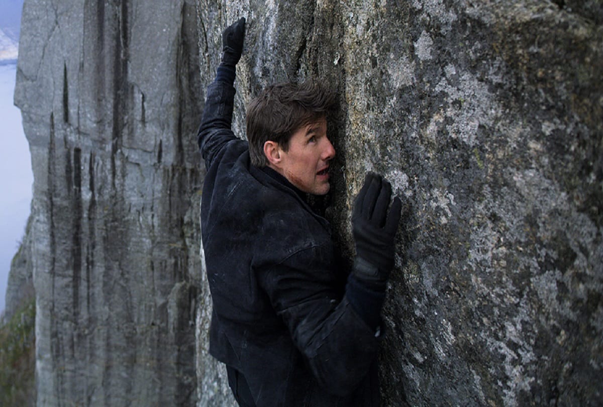 hollywood actor tom cruise real helicopter stunt in film fallout 