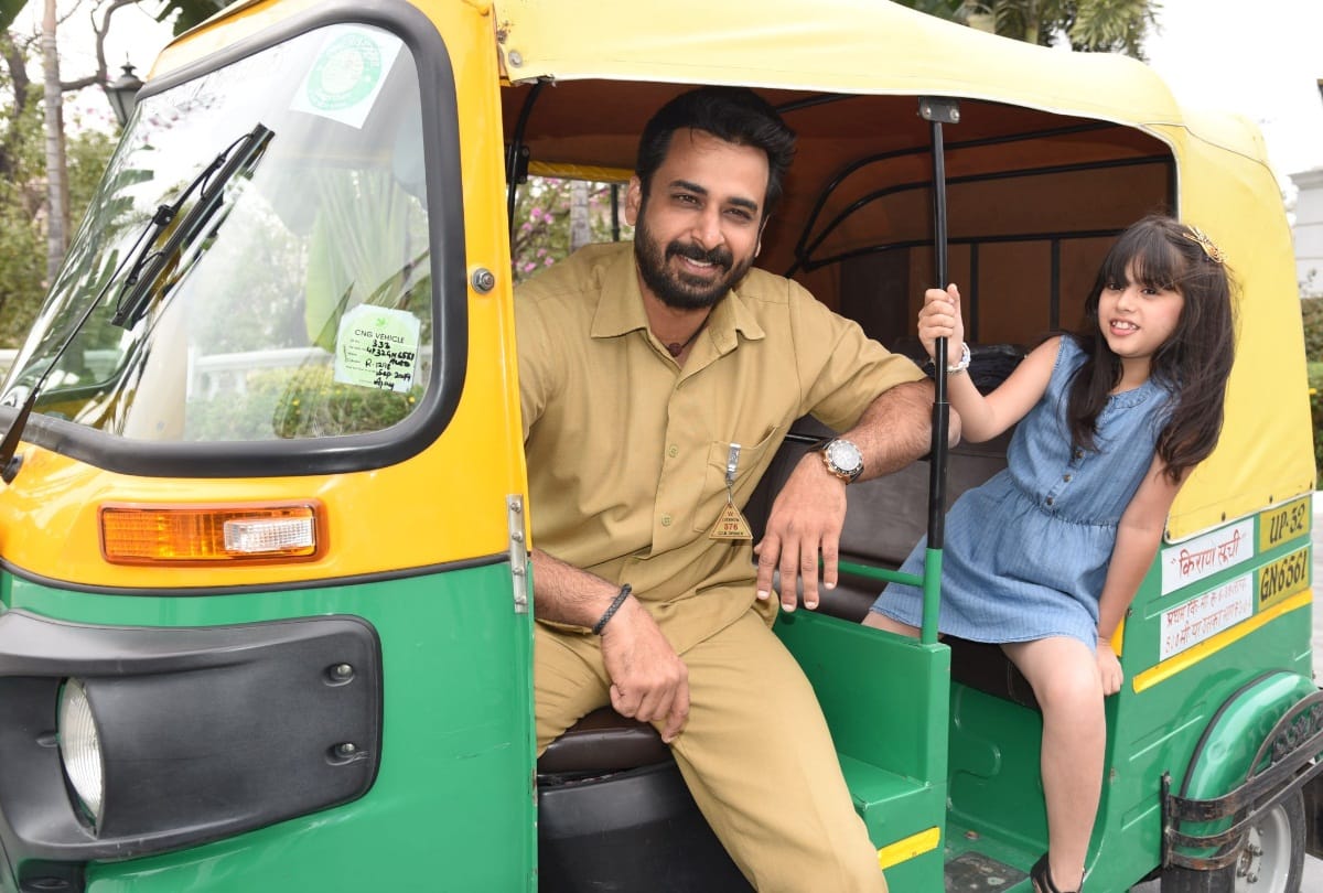 actor sarwar ahuja and child artist rewa arora in lucknow