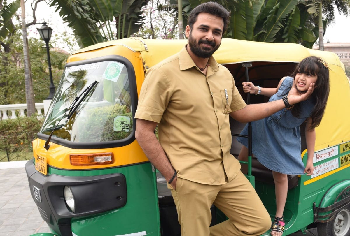 actor sarwar ahuja and child artist rewa arora in lucknow
