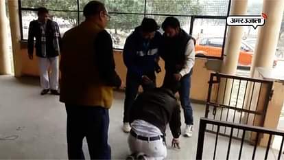 VIDEO: When In the courts ground two groups started fight in Maharajganj