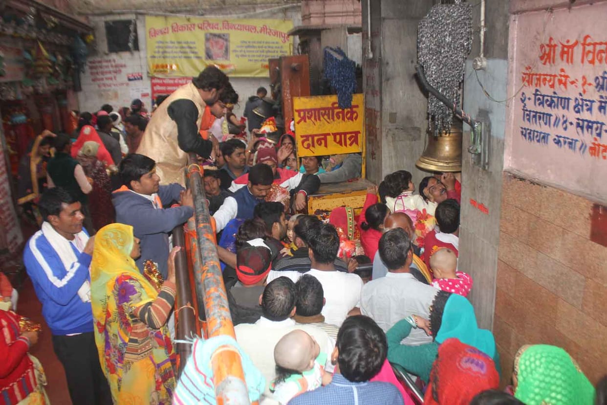 फागुन के सप्तमी पर दो लाख श्रद्घालओं ने किया दर्शन पूजन