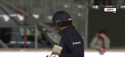 shahid afridis royals beat virender sehwags palace diamonds in ice cricket first match