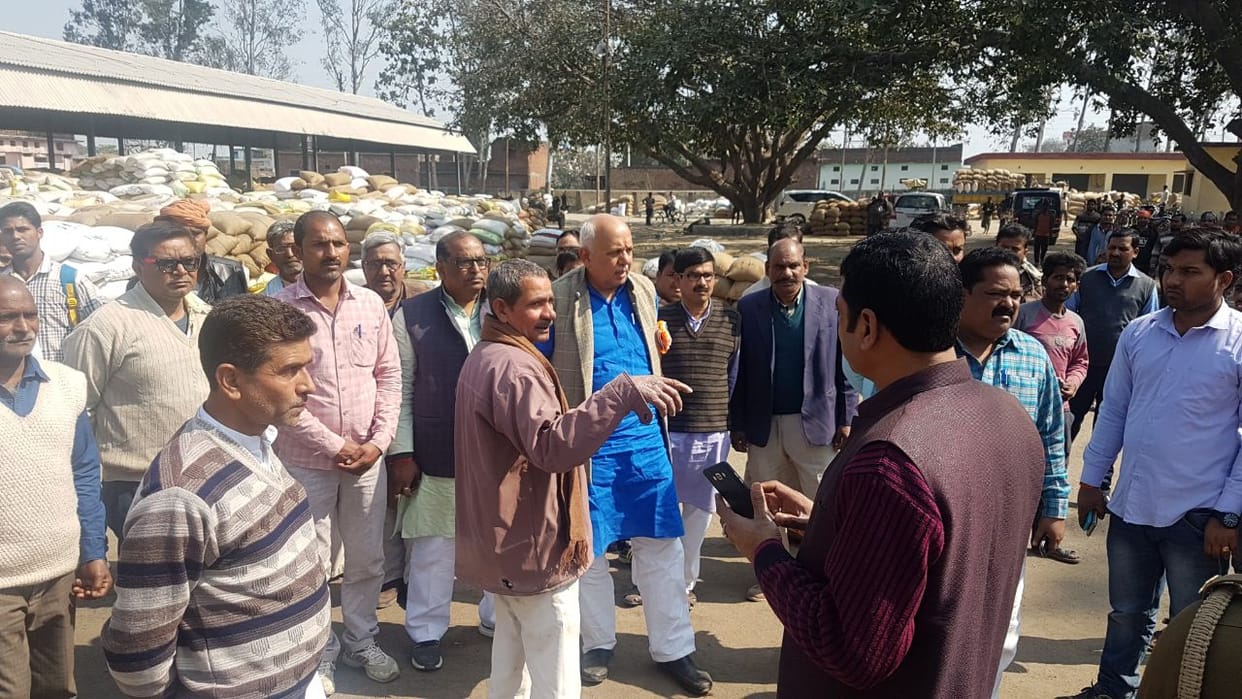 नवीन मंडी में बिखरा चावल देख भड़के कृषि मंत्री