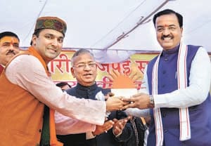Modi and Yogi develop chariots in the state