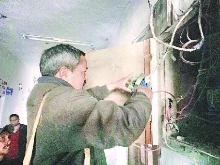 मेडिकल कॉलेज मीटर में आग, टेस्ट हुए ठप