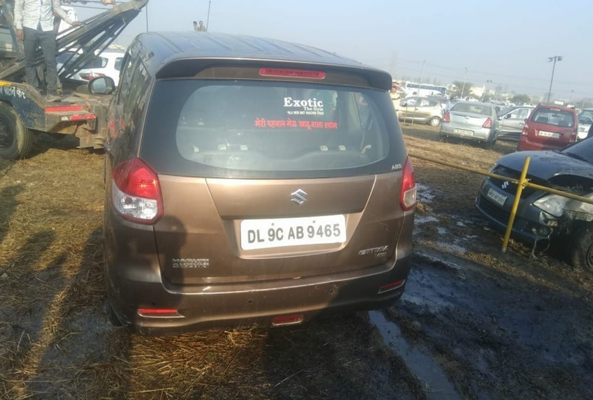 auto expo 2018: car standing in parking catches fire, some others cars also burnt
