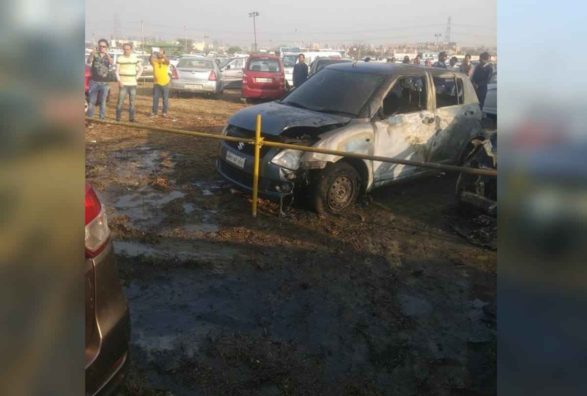 auto expo 2018: car standing in parking catches fire, some others cars also burnt