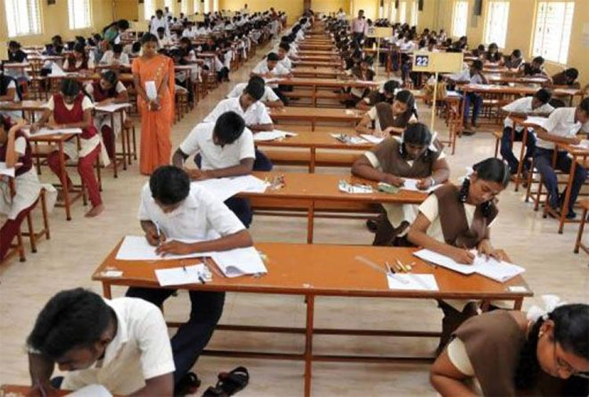 English paper opened in place of Hindi hardoi