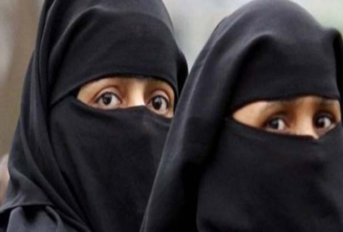 man gives triple talaq to wife