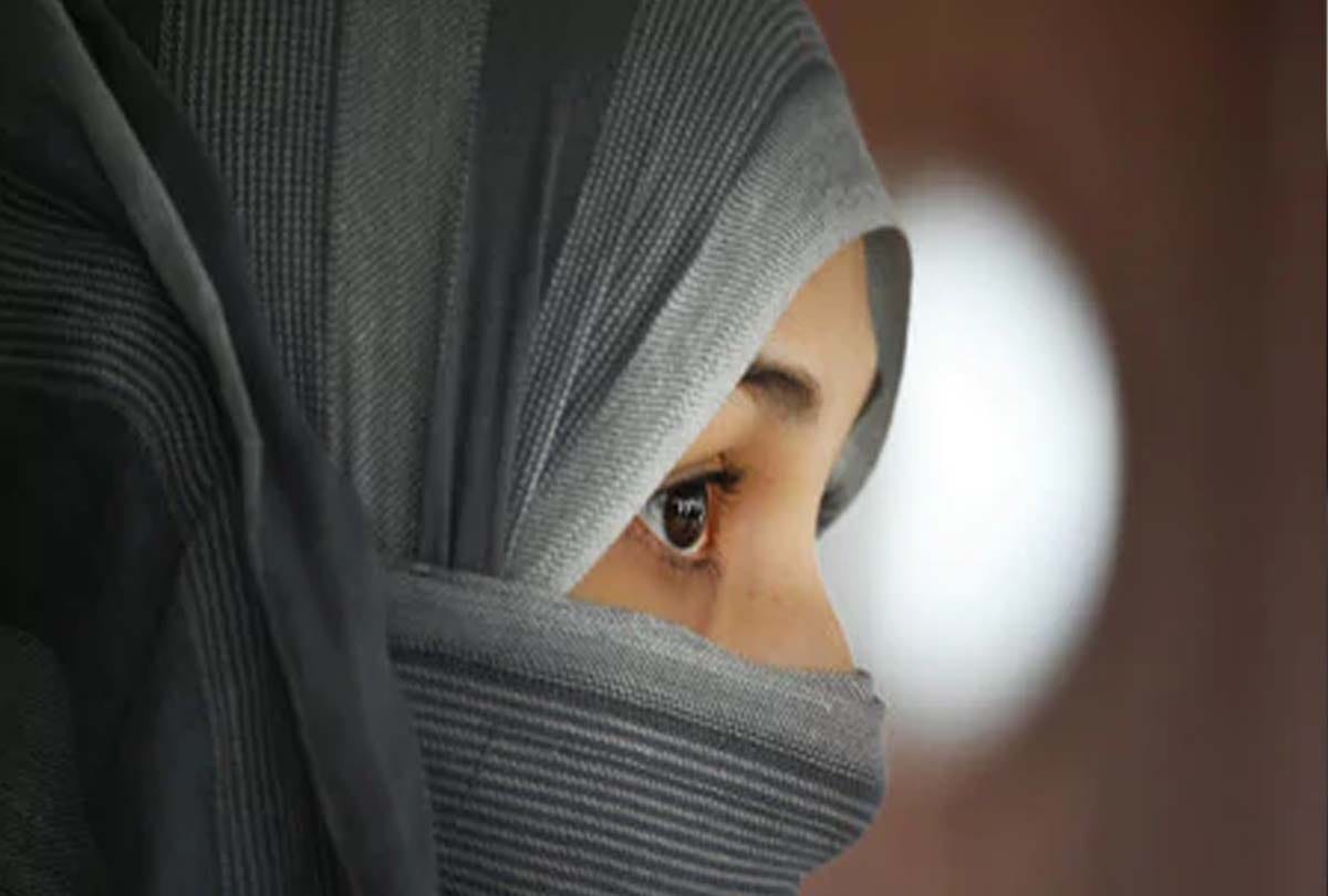 man gives triple talaq to wife