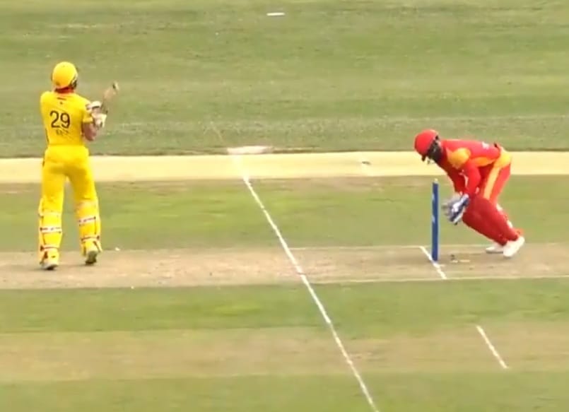 ehsan khan angry on wicketkeeper zeeshan ali after escaped easy chance of stump out