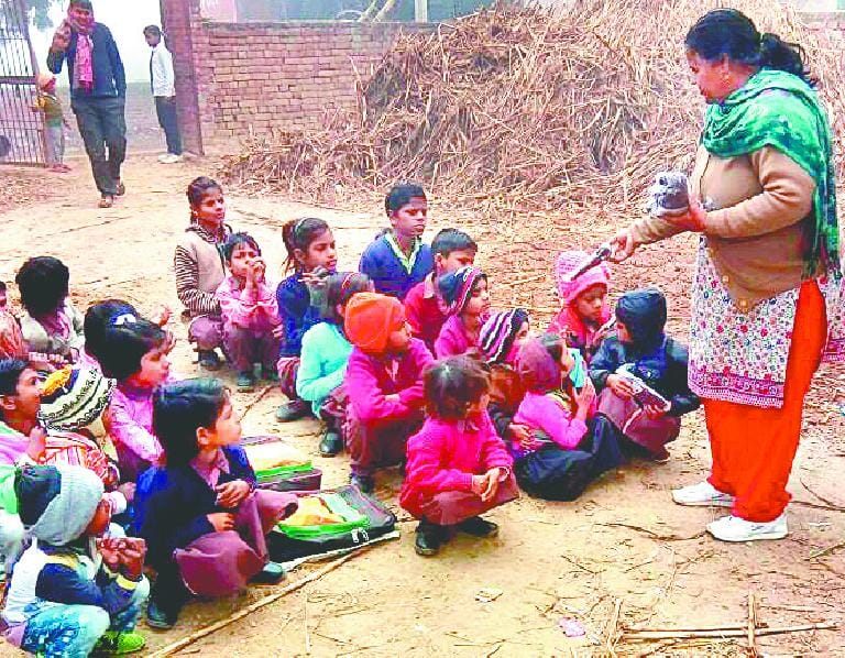there is no building in the school for students in agra