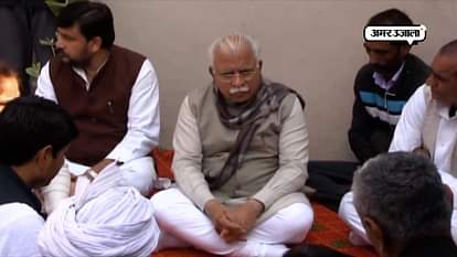 CM Khattar meets slain Capt. Kapil Kundu's family in gurugram