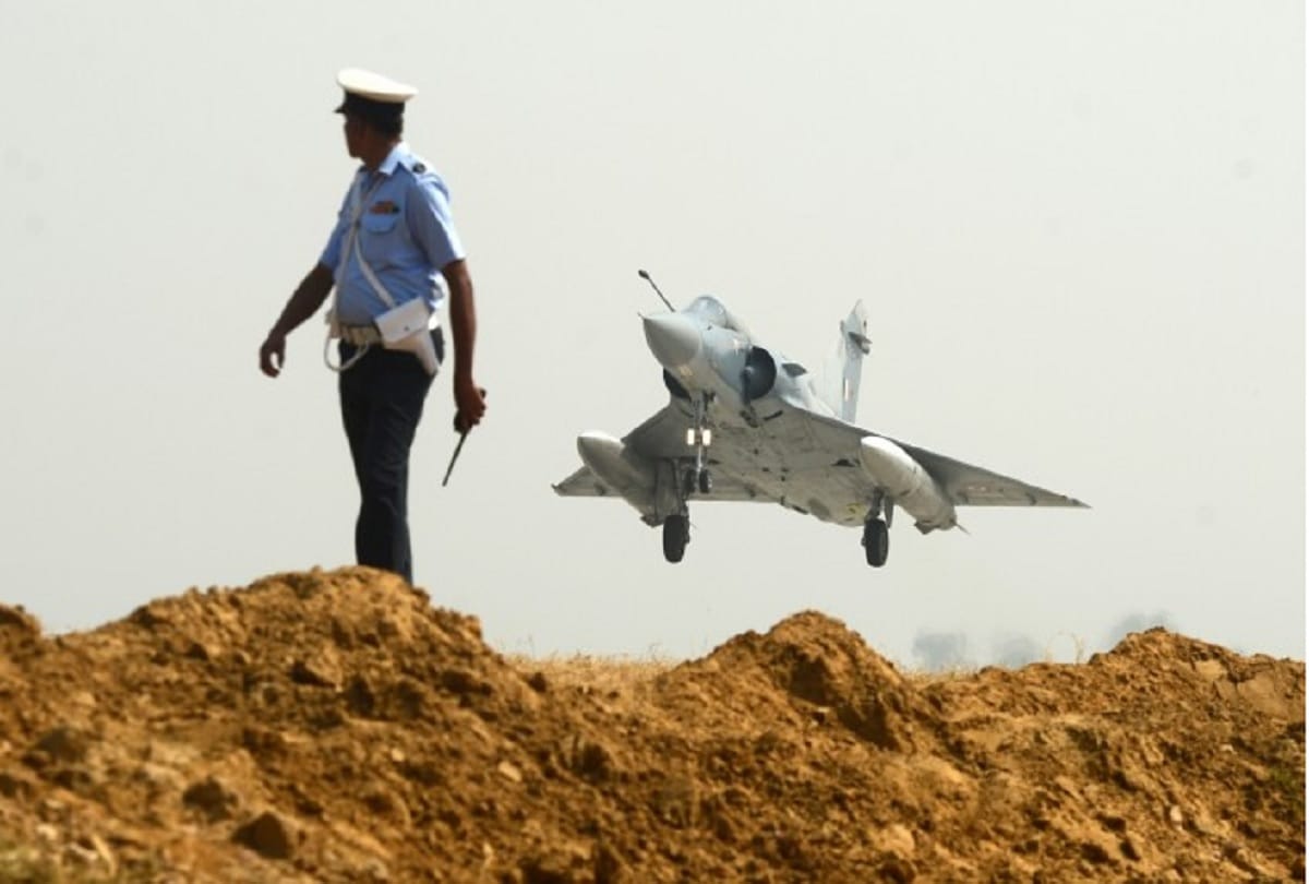 Honey Trap: Indian Air Force's group captain charged for spying to ISI