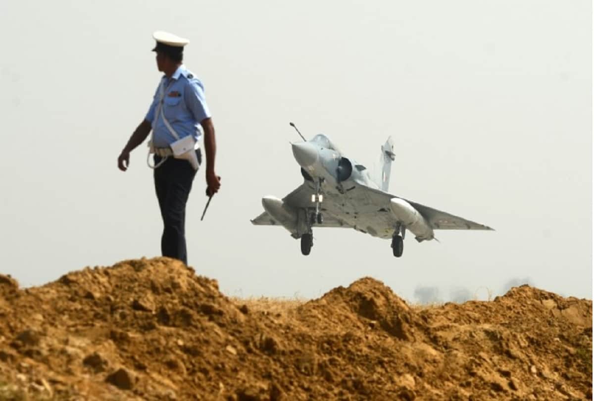 Airforce sergeant honey trap woman took number from facebook friendship on whatsapp