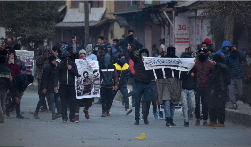 Clashes erupted in srinagar on the 5th death anniversary of Afzal Guru 