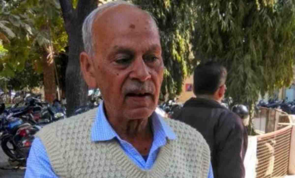 Clerk did not work for pension papers of father of DIG 
