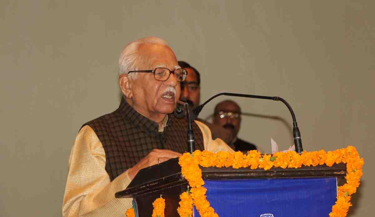 governer said that hindi play main role in nation empowerment