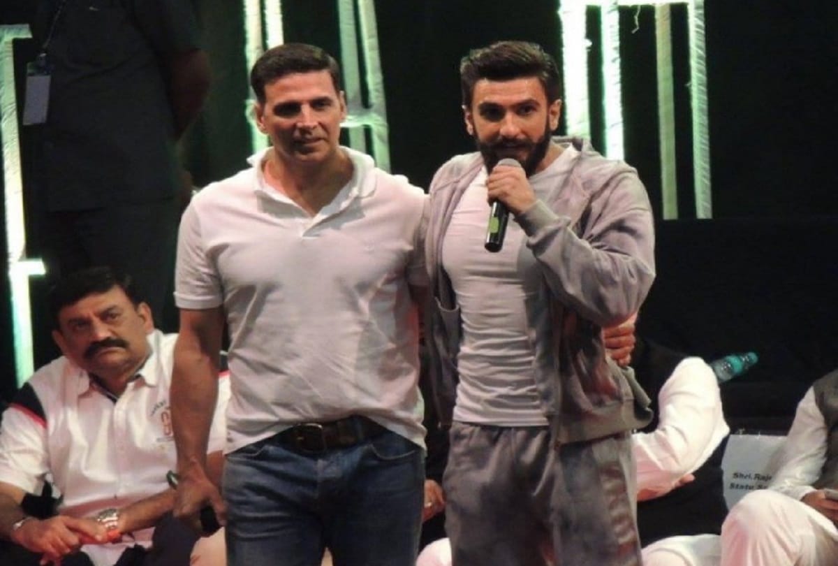 Ranveer Singh promote Akshay Kumar film Padman in funny style 