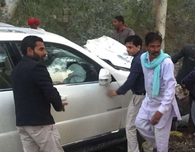 six people killed in fortuner car and auto accident near shri ganganagar