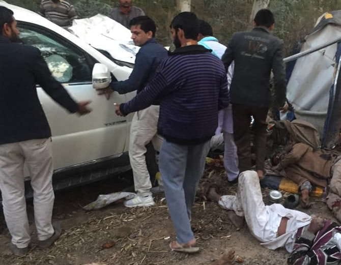 six people killed in fortuner car and auto accident near shri ganganagar