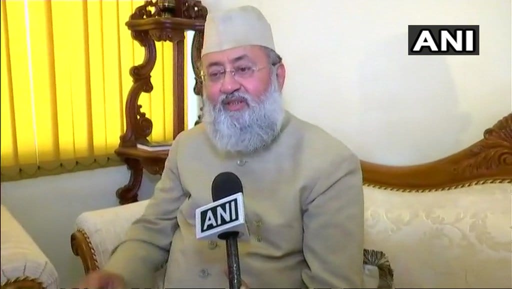 Ayodhya Verdict: Muslim leader meets with Sri Sri Ravi Shankar