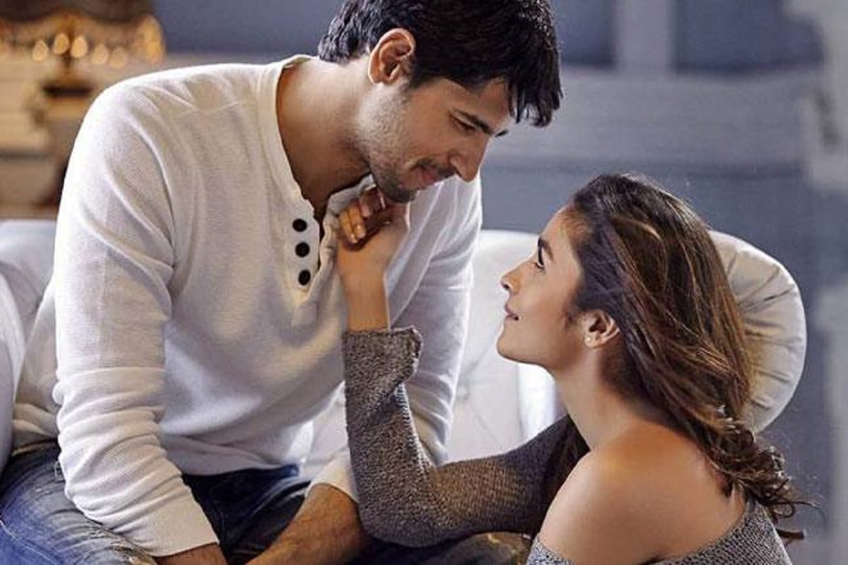 Sidharth Malhotra shares his pool side hot picture, proves his fitness goals